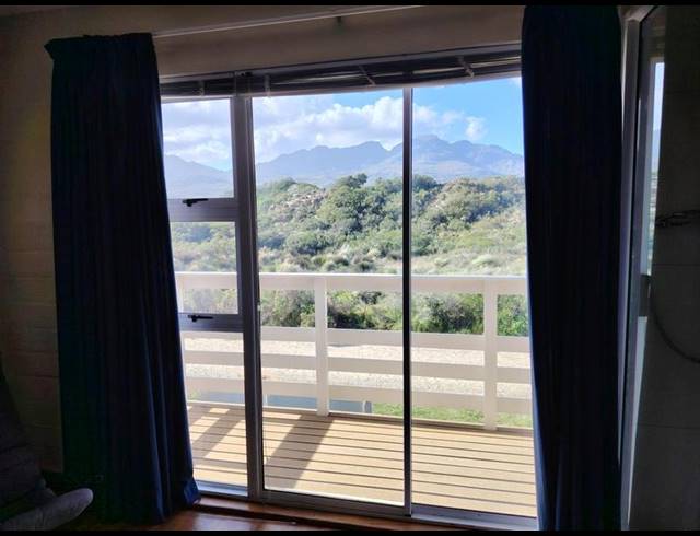 4 BEDROOM HOUSE FOR SALE IN PRINGLE BAY